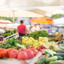 Marché Piégut Pluviers 5 Camping Les Gorges du Chambon Ciela Village